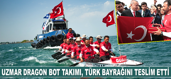UZMAR Dragon Bot Takımı, Türk Bayrağını Cumhurbaşkanı Erdoğan’a teslim etti
