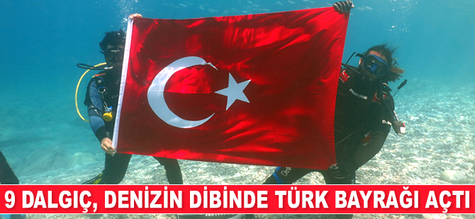 Fethiye'de 9 dalgıç, denizin dibinde Türk Bayrağı açtı