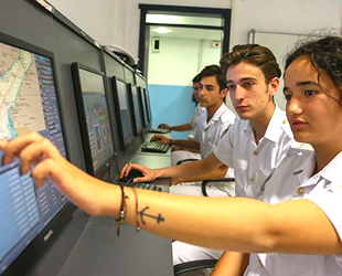 Geleceğin denizcileri, Çeşme Ulusoy Denizcilik Lisesi’nde yetişiyor
