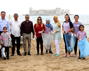 Öğrenciler, Kızkalesi sahilinde temizlilk yaptı