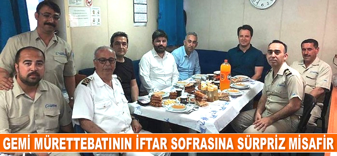 Volkan Uslu, gemi mürettebatının iftar sofrasına misafir oldu