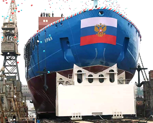Rusya, Ural isimli nükleer buzkıran gemisini suya indirdi