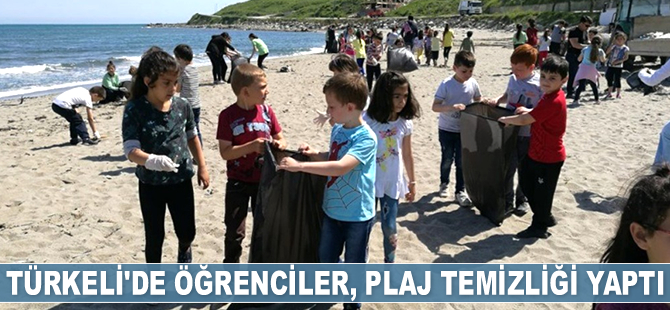 Türkeli’de öğrenciler, plaj temizliği yaptı