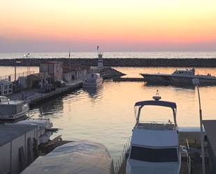 Kuşadası’nda 26 göçmen ve 3 insan kaçakçısı yakalandı