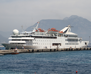 Alanya'ya sezonun ilk kruvaziyer gemisi demir attı