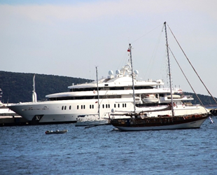 ’Moonlıght 2’ isimli lüks mega yat, Bodrum Limanı’na demir attı