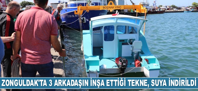 Zonguldak’ta 3 arkadaşın yaptığı tekne, suya indirildi