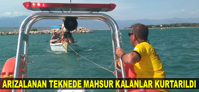Arızalanan teknede mahsur kalanları itfaiye kurtardı