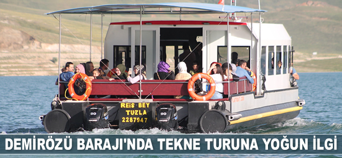 Tatilciler, Demirözü Barajı'nda tekne turuna yoğun ilgi gösterdi