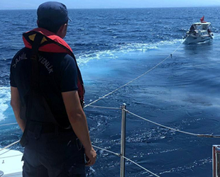 Bodrum’da tekneleri arızalanan 4 kişiyi Sahil Güvenlik kurtardı