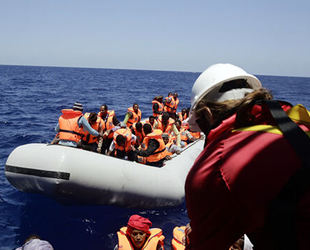 Alboran Denizi'nde göçmenleri taşıyan bot battı: 22 ölü