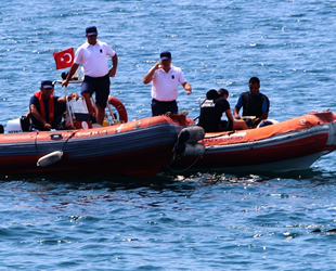 Antalya'da denizdeki şüpheli cisim polisi alarma geçirdi