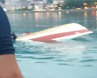 Rize'de balıkçı teknesi alabora oldu