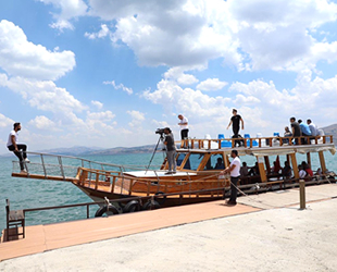 Hazar Gölü'nde tekne turları başladı