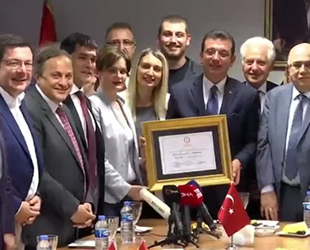 İBB Başkanlığı’na seçilen Ekrem İmamoğlu, mazbatasını aldı