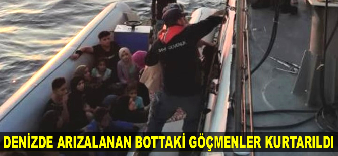 Denizde arızalanan bottaki göçmenler kurtarıldı