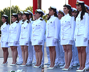 DEÜ Denizcilik Fakültesi’nden 157 öğrenci mezun oldu