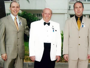 İTÜ Senatosu, Kaptan Altay Altuğ'a Fahri Doktora Beratı tevcih ediyor