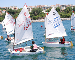 Denizcilik ve Kabotaj Bayramı, yelken yarışlarıyla kutlandı