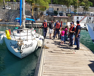 Teknede mahsur kalanların imdadına Sahil Güvenlik yetişti
