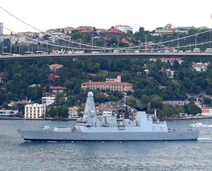İngiltere’nin Hürmüz Körfezi'ne gönderdiği savaş gemisi, İstanbul Boğazı'ndan geçti