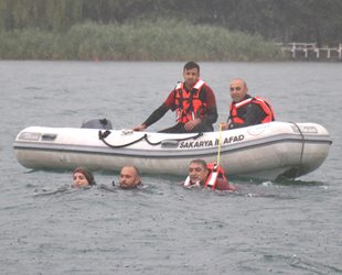 Sapanca Gölü’nde su üstü kurtarma tatbikatı yapıldı