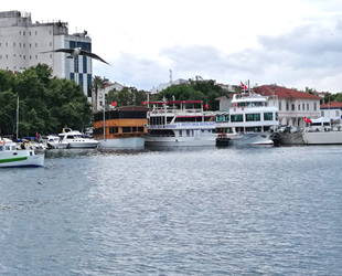 Erdek’te yüzer restoranlara ‘balıkçı barınağına çekilin’ uyarısı yapıldı