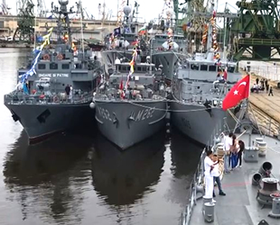 Varna Limanı’na demir atan savaş gemileri ziyarete açıldı