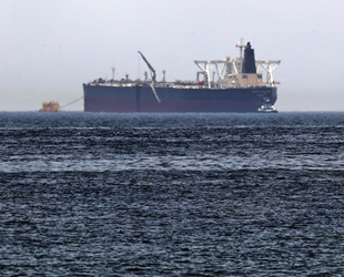 BAE petrol tankeri, Hürmüz Boğazı’nda arıza yaptı