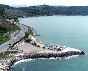 Zonguldak’ta kıyıların tel örgülerle çevrilmesine vatandaşlar, tepki gösterdi