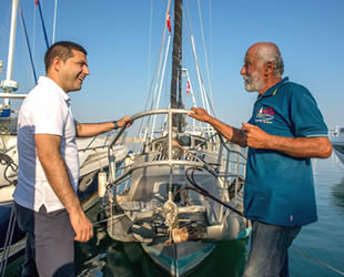 Dünyayı tekne ile dolaşan Erkan Gürsoy, Kuşadası’na geldi
