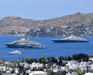 Mega yatlar, Bodrum'a demir attı