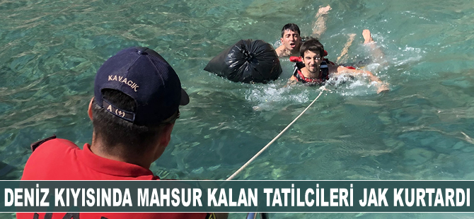 Fethiye’de deniz kıyısında mahsur kalan tatilcileri JAK kurtardı