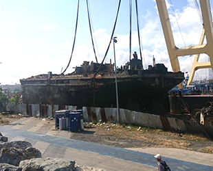 ‘Bereket’ isimli kuru yük gemisinin söküm çalışmaları devam ediyor