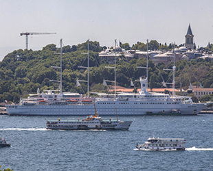 'Club Med 2' isimli yolcu gemisi, Sarayburnu'na demir attı