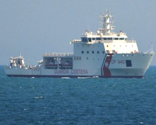 İtalya, kendi Sahil Güvenlik gemisini limana yanaştırmıyor