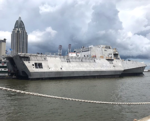 ABD, ‘USS Oakland’ isimli savaş gemisini suya indirdi