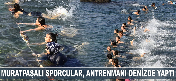 Muratpaşa Belediyespor Yıldız Kadın Hentbol Takımı, denizde antrenman yaptı