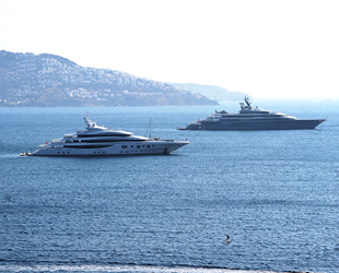 Mega yatlar, ucuz yakıt için Ege kıyılarına akın ediyor