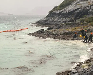 Şili'de 40 bin litre akaryakıt denize döküldü