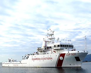 Göçmenleri kurtaran İtalyan Sahil Güvenlik gemisine inceleme başlatıldı