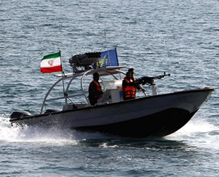 İran, Basra Körfezi’nde kaçak akaryakıt taşıyan tekneye el koydu