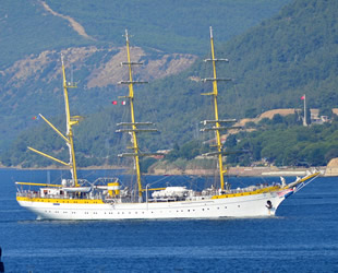 Mircea isimli Romanya askeri okul gemisi, Çanakkale Boğazı'ndan geçti