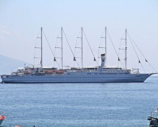 ‘Club Med 2’ isimli yolcu gemisi, Alanya’ya demir attı