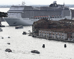 Yolcu gemilerinin Venedik'e girişi yasaklanıyor