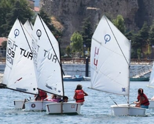 Eğirdir Gölü’nde ücretsiz yelken kursu eğitimi veriliyor