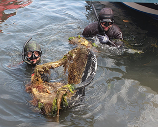 Yalovalı zıpkıncılar bu kez deniz canlıları için daldı