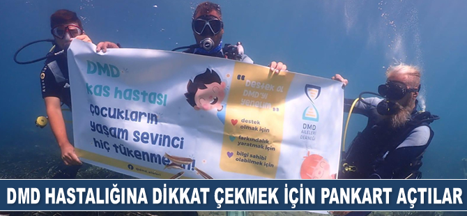 DMD hastalığına dikkat çekmek için deniz dibinde pankart açtılar