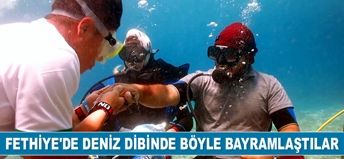 Fethiye'de deniz dibinde bayramlaştılar