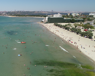 İstanbullular, bayramda Menekşe Plajı’na akın etti